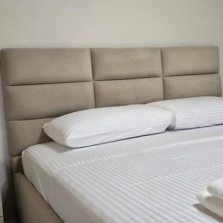 Fraj Homes Pogradec Apartamento *